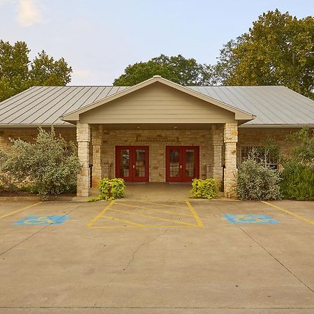 Fredericksburg Inn And Suites Экстерьер фото