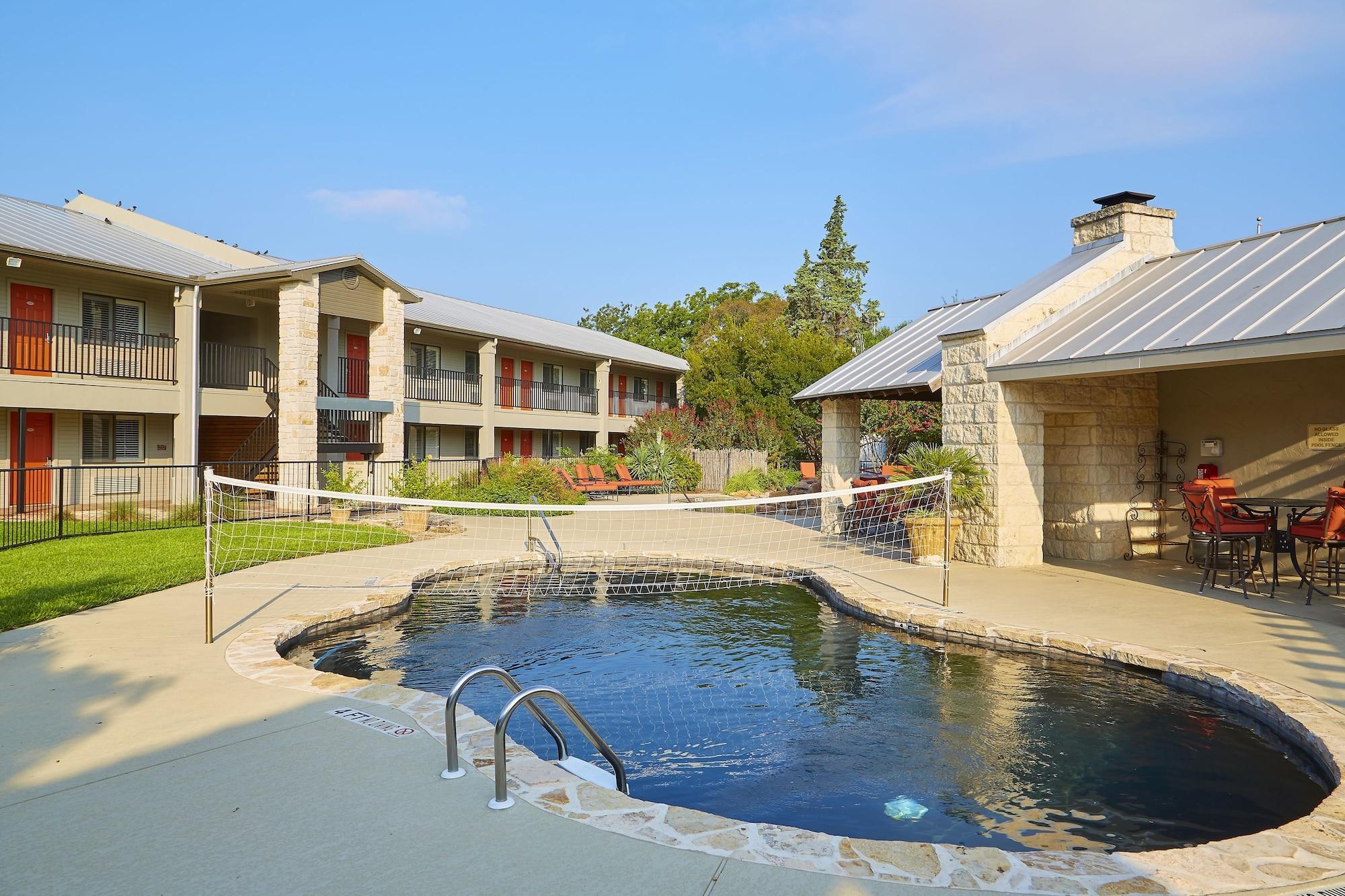 Fredericksburg Inn And Suites Экстерьер фото