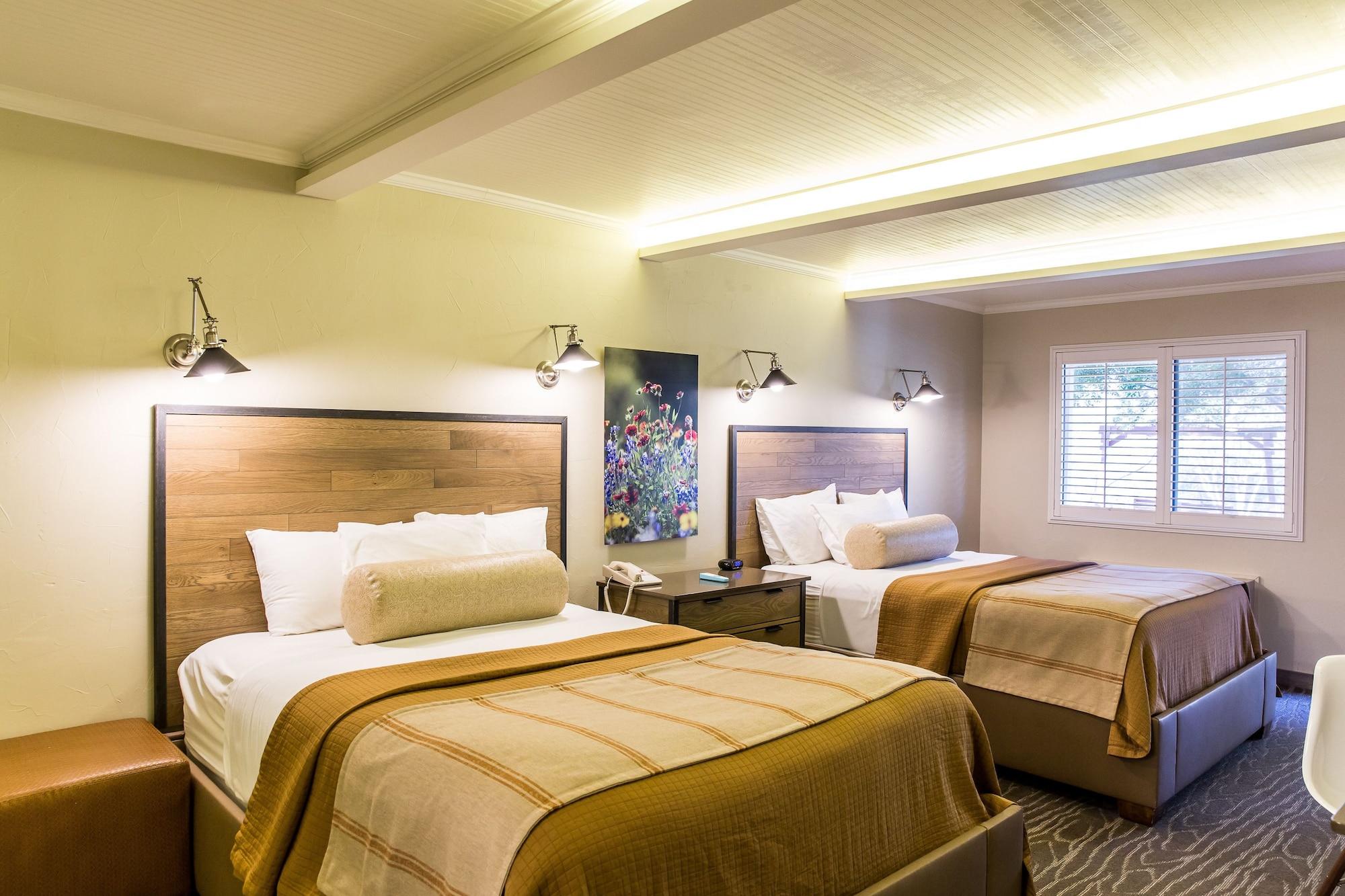 Fredericksburg Inn And Suites Экстерьер фото