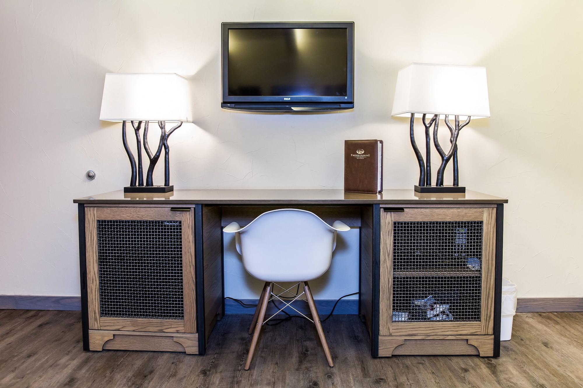 Fredericksburg Inn And Suites Экстерьер фото