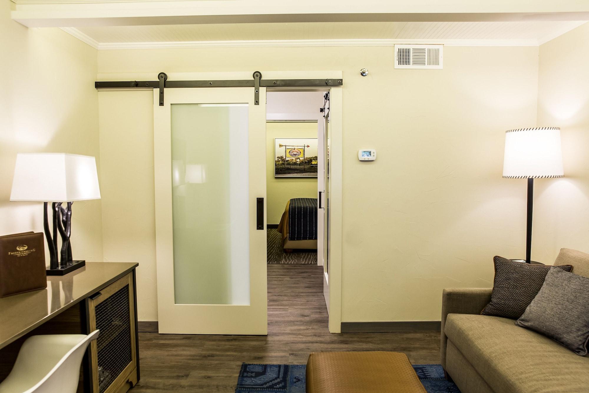 Fredericksburg Inn And Suites Экстерьер фото