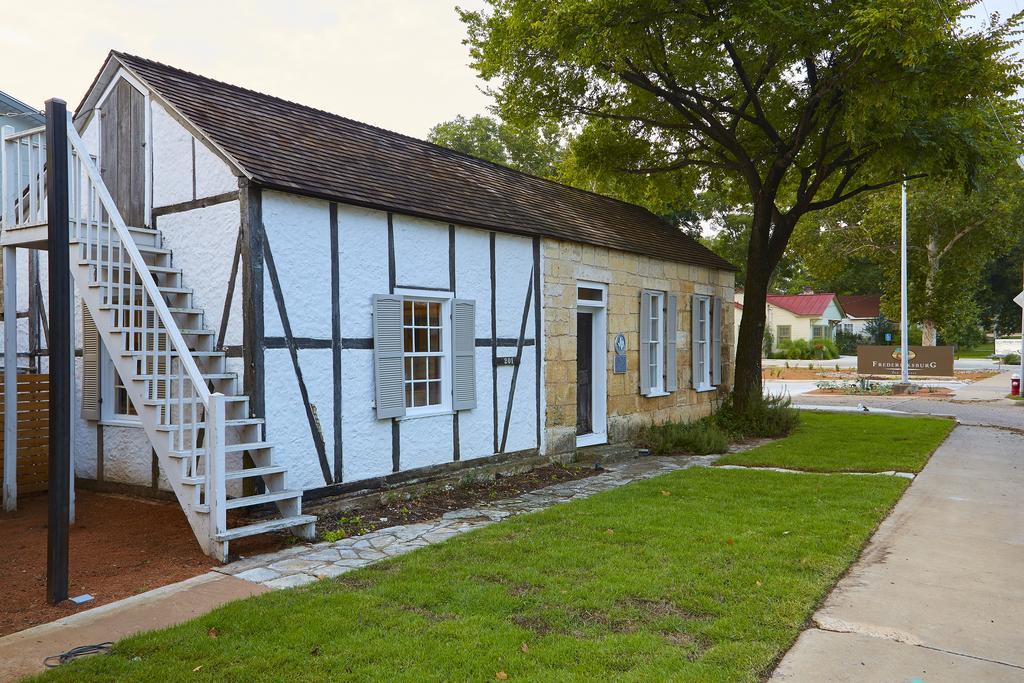 Fredericksburg Inn And Suites Экстерьер фото