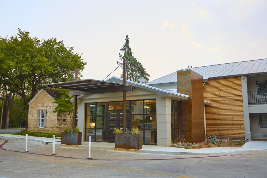 Fredericksburg Inn And Suites Экстерьер фото