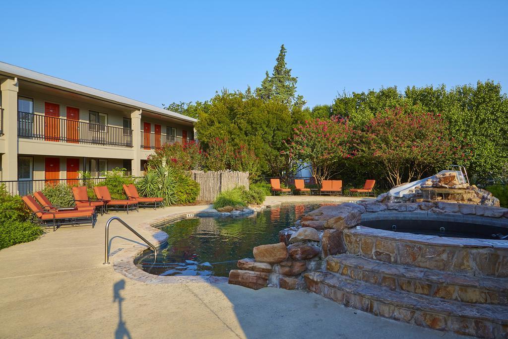 Fredericksburg Inn And Suites Экстерьер фото